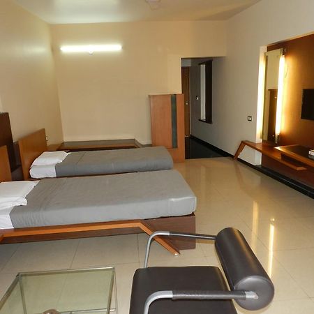 Hotel Rock Regency Toranagallu Exterior foto