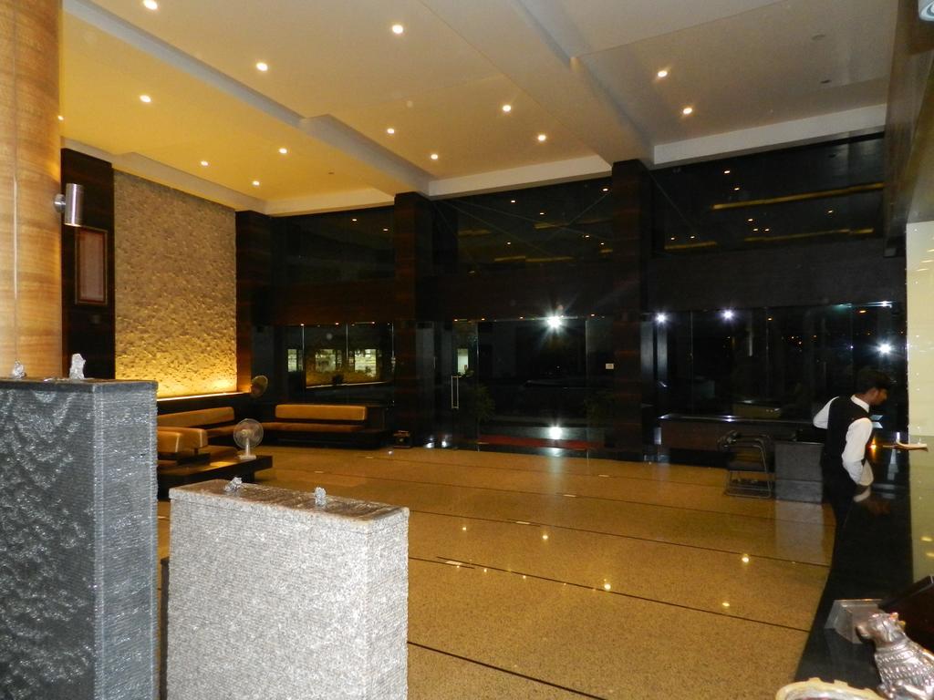 Hotel Rock Regency Toranagallu Exterior foto
