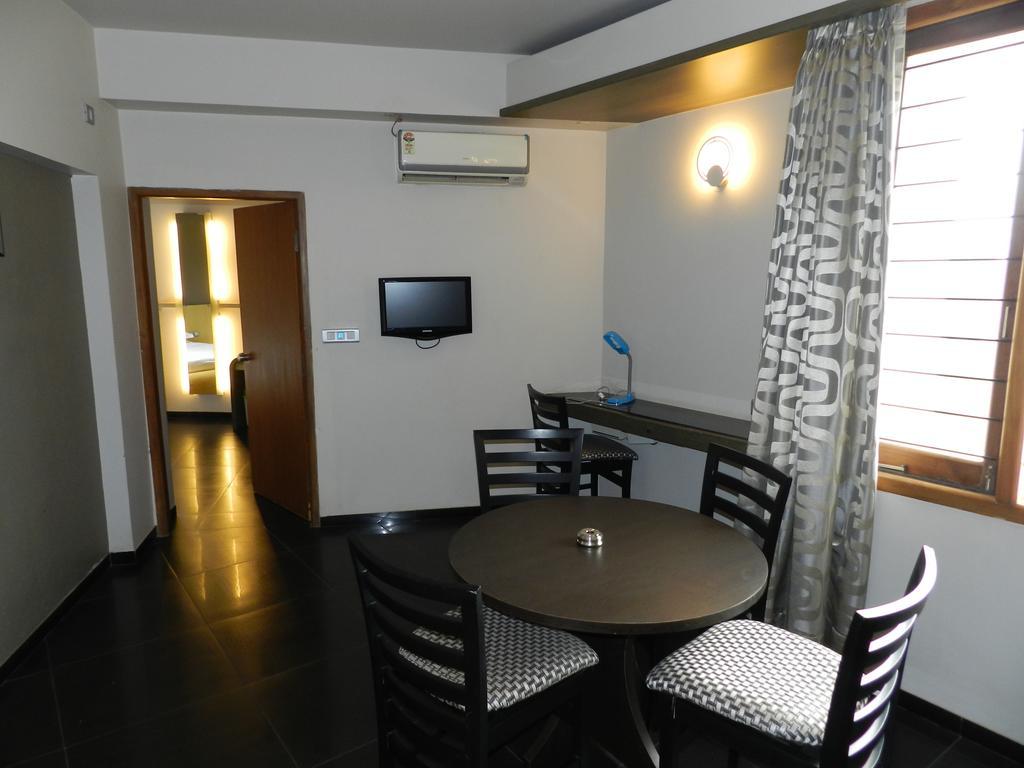 Hotel Rock Regency Toranagallu Habitación foto
