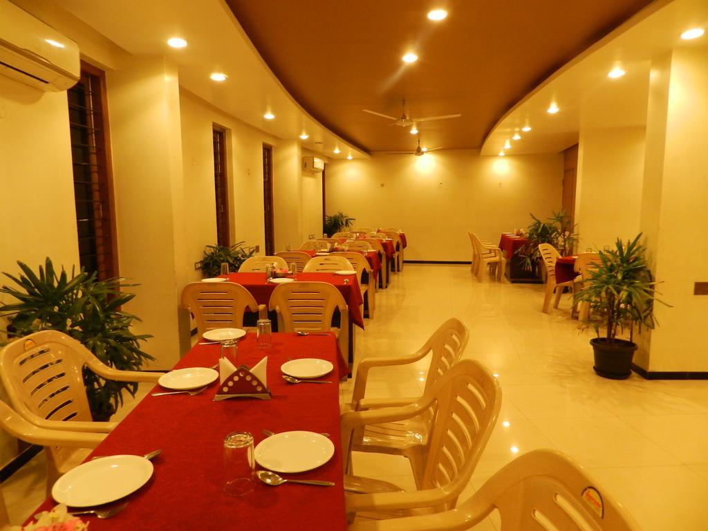 Hotel Rock Regency Toranagallu Exterior foto