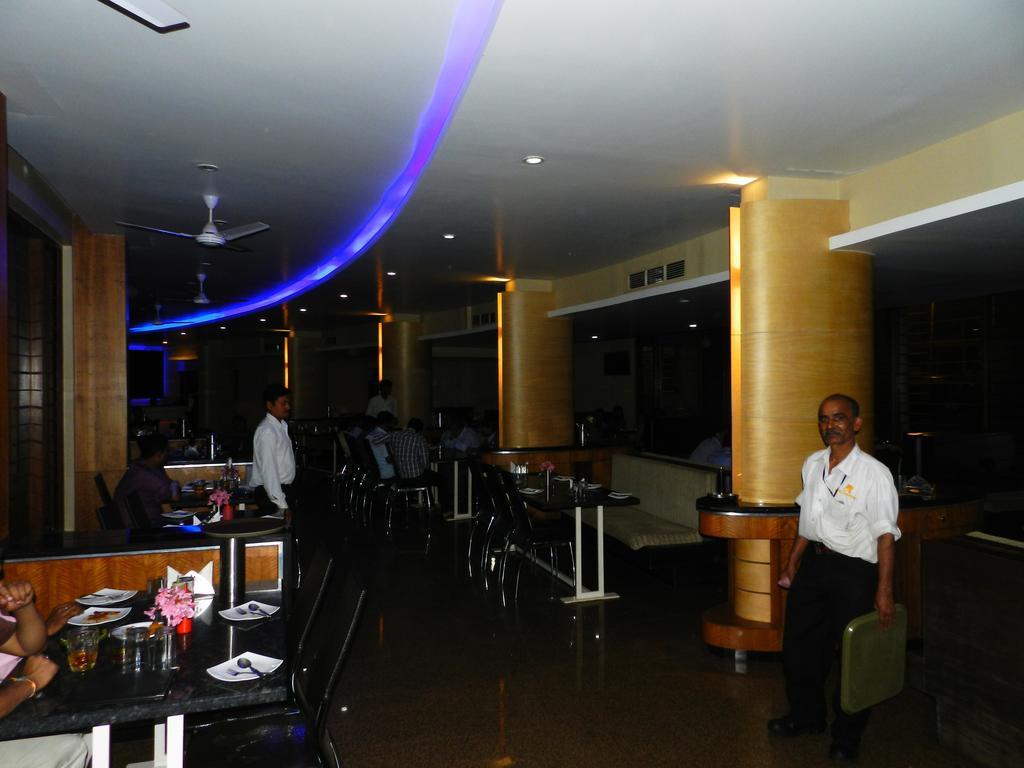Hotel Rock Regency Toranagallu Exterior foto
