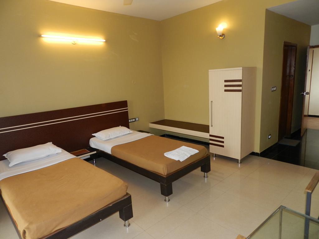 Hotel Rock Regency Toranagallu Exterior foto
