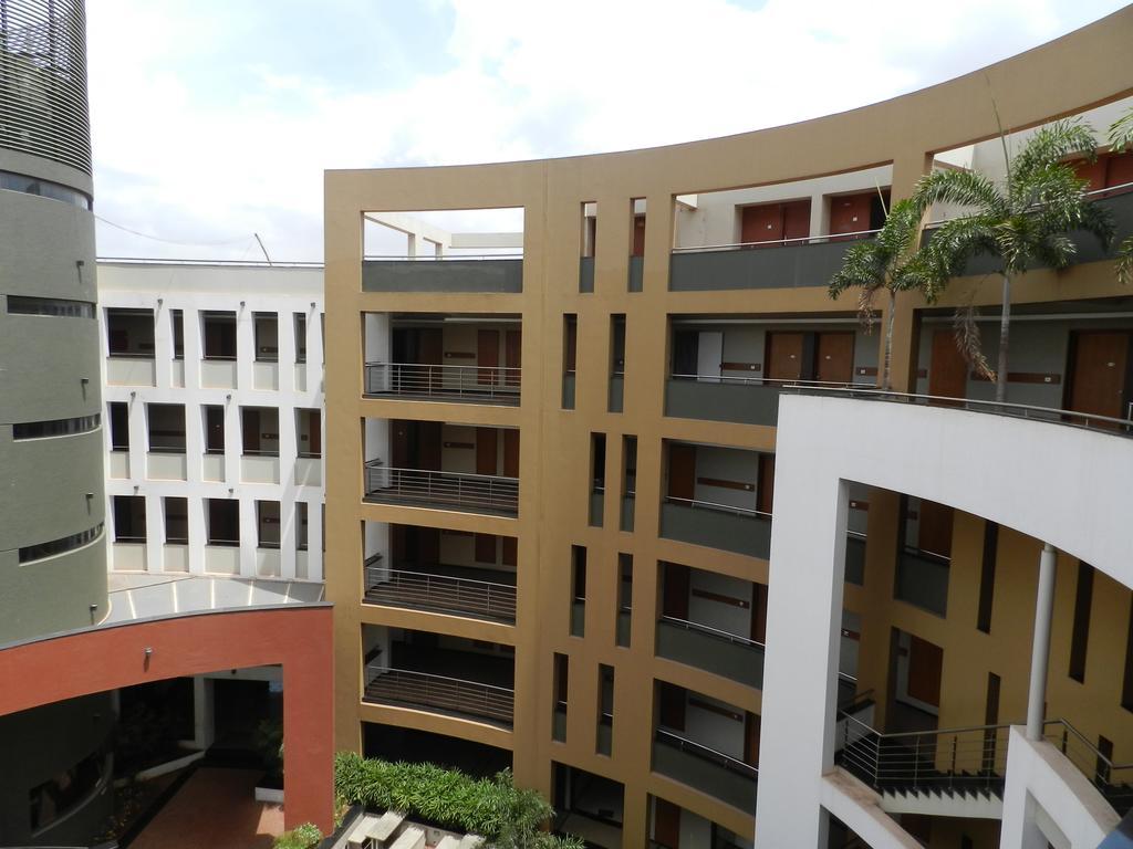 Hotel Rock Regency Toranagallu Exterior foto