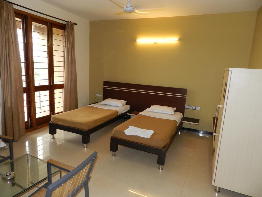 Hotel Rock Regency Toranagallu Habitación foto