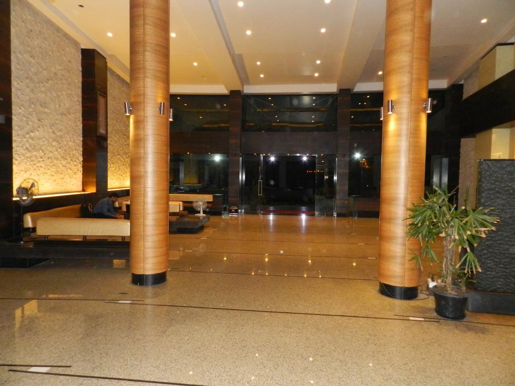 Hotel Rock Regency Toranagallu Exterior foto