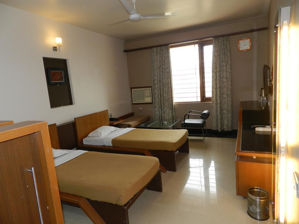 Hotel Rock Regency Toranagallu Exterior foto