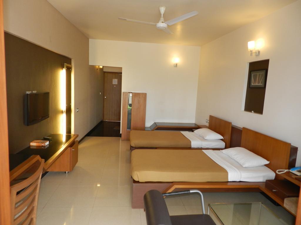 Hotel Rock Regency Toranagallu Exterior foto
